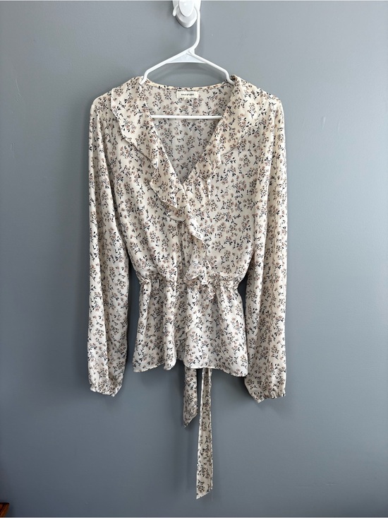 Max Studio Tops - Max Studio Cream Delicate Floral‎ Long Sleeve Blouse Waist Tie V-Neck Size XL